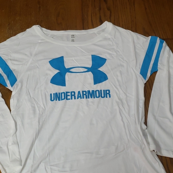 Under Armour Tops - NWOT!!! Under armour Women's M shirt